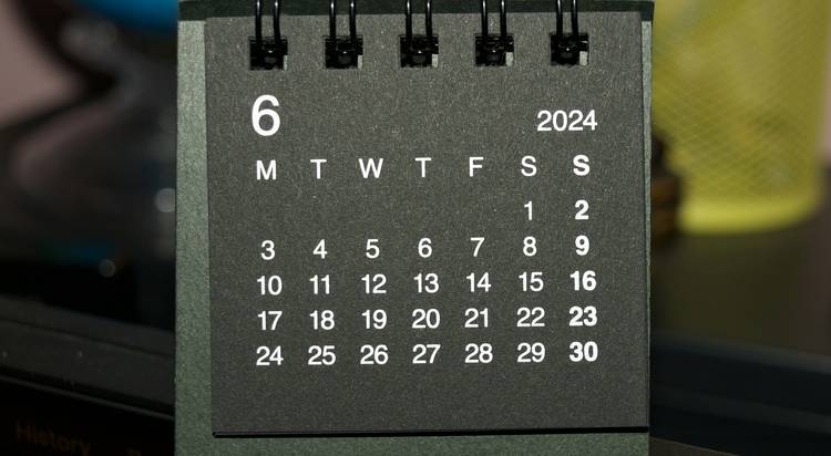 Desk calendar and planner representing date calculation